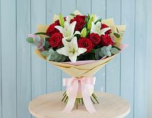 Букет цветов из:  Лилии и Розы #REPLACE_PRED# Развилке