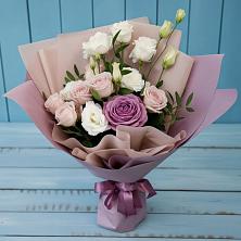 Букет цветов из:  Розы и Лизиантусы в Развилке