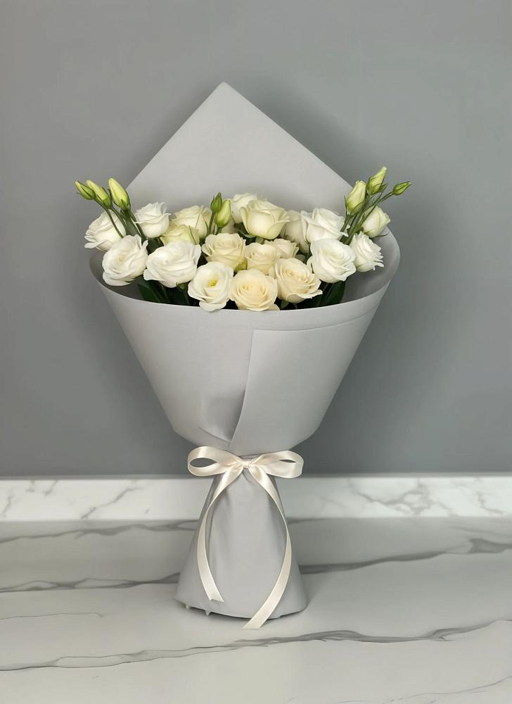 Букет цветов из: Розы и Лизиантусы в Развилке