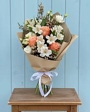 Букет цветов из:  Альстромерии, Лизиантусы, Розы и Хризантемы #REPLACE_PRED# Развилке