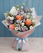 Букет цветов из:  Лизиантусы, Розы, Альстромерии и Гипсофила в Развилке