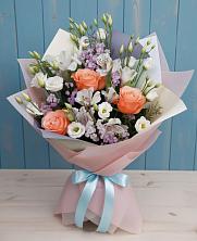 Букет цветов из:  Лизиантусы, Розы, Альстромерии и Гипсофила в Развилке