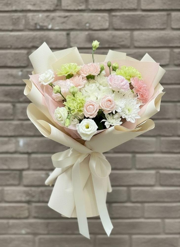 Букет цветов из: Гвоздики, Розы, Лизиантусы и Хризантемы в Развилке