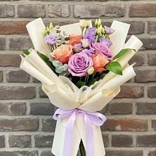 Букет цветов из:  Лизиантусы и Розы в Развилке