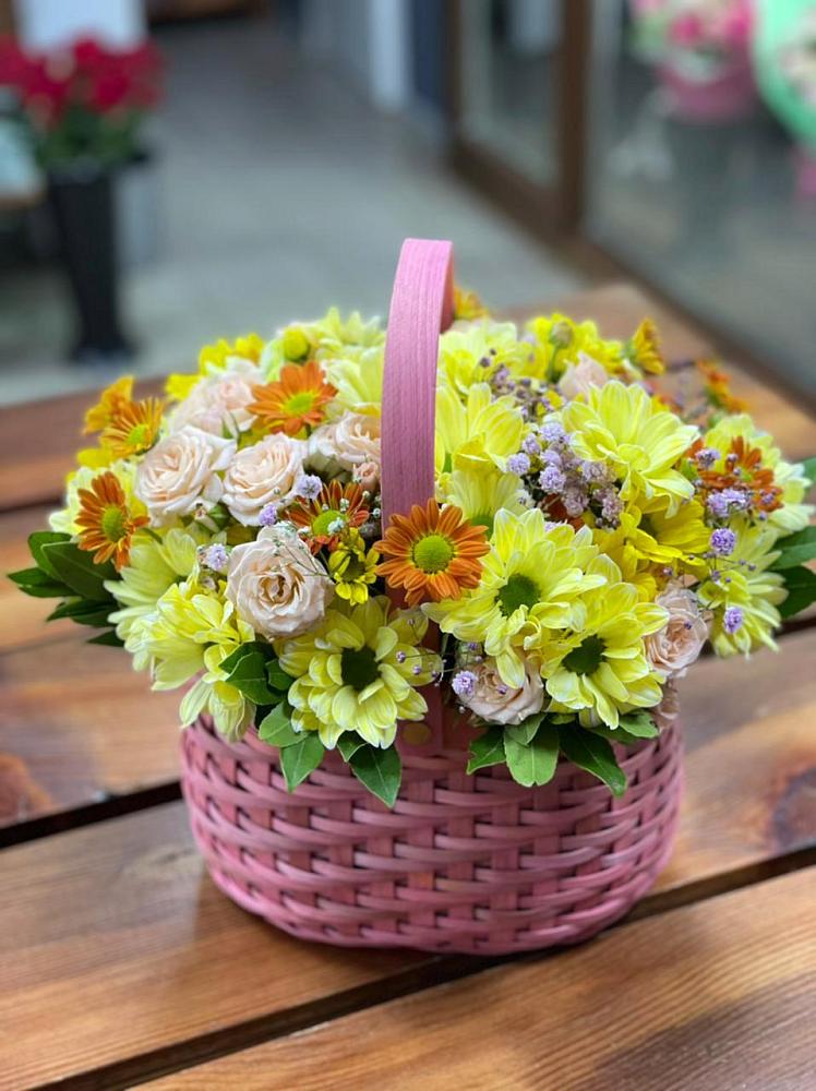 Цветочная композиция из Хризантемы и Розы в корзине в Развилке