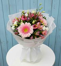 Букет цветов из:  Герберы, Альстромерии и Лизиантусы #REPLACE_PRED# Развилке
