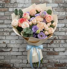 Букет цветов из:  Розы, Лизиантусы и Гвоздики #REPLACE_PRED# Развилке