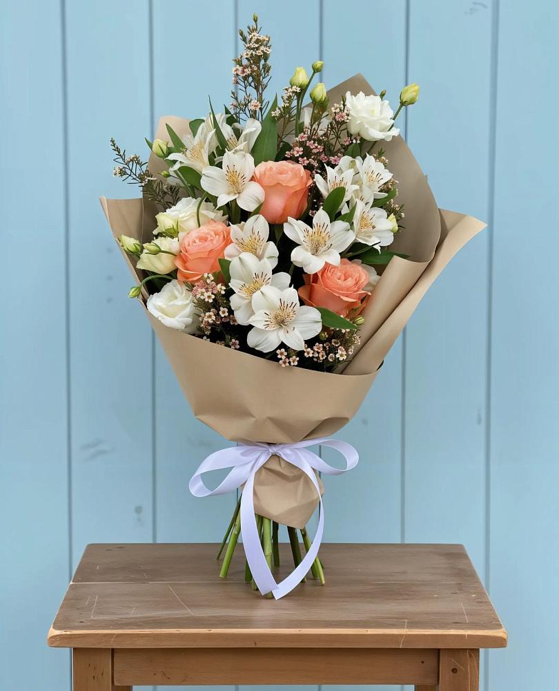 Букет цветов из: Альстромерии, Лизиантусы, Розы и Хризантемы в Развилке