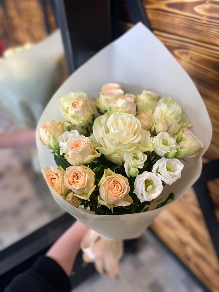 Букет цветов из: Розы и Лизиантусы в Развилке